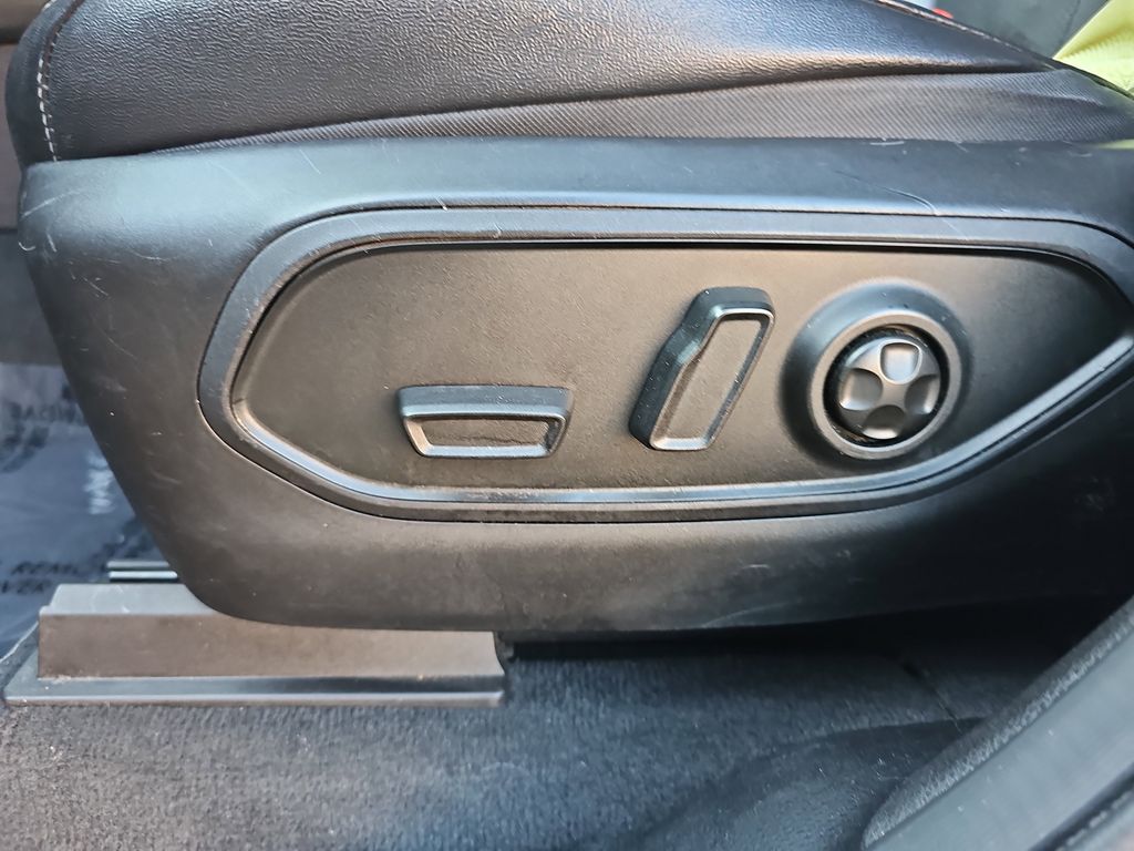 2023 JEEP GRAND CHEROKEE L - Image 30