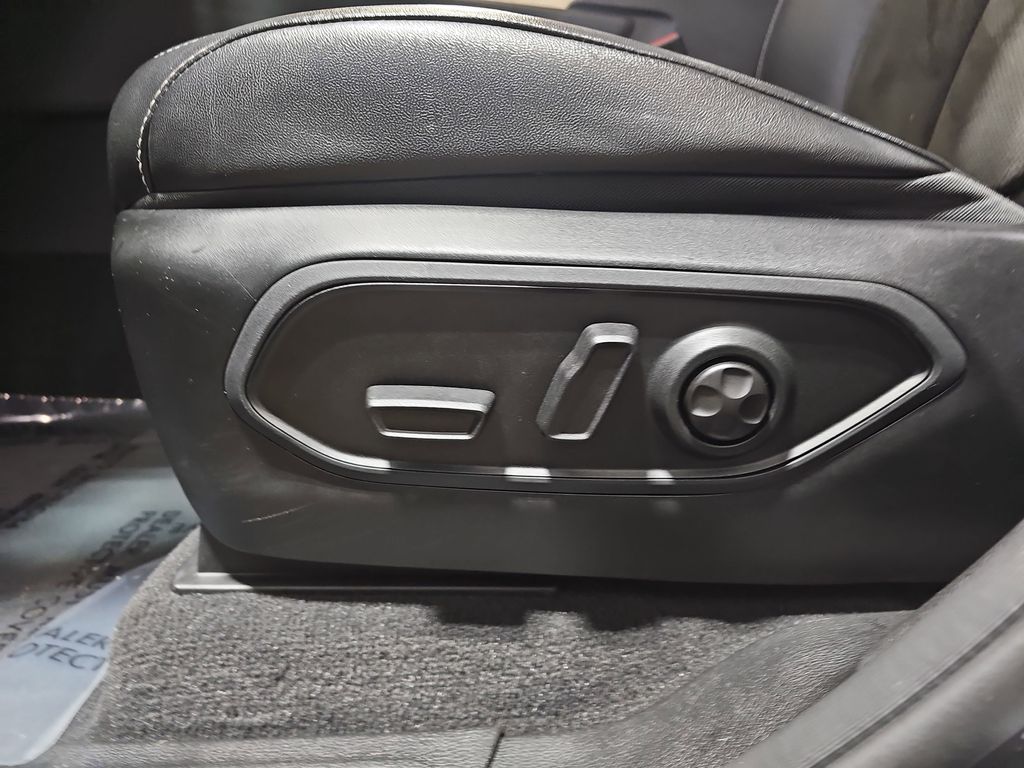 2023 JEEP GRAND CHEROKEE L - Image 30