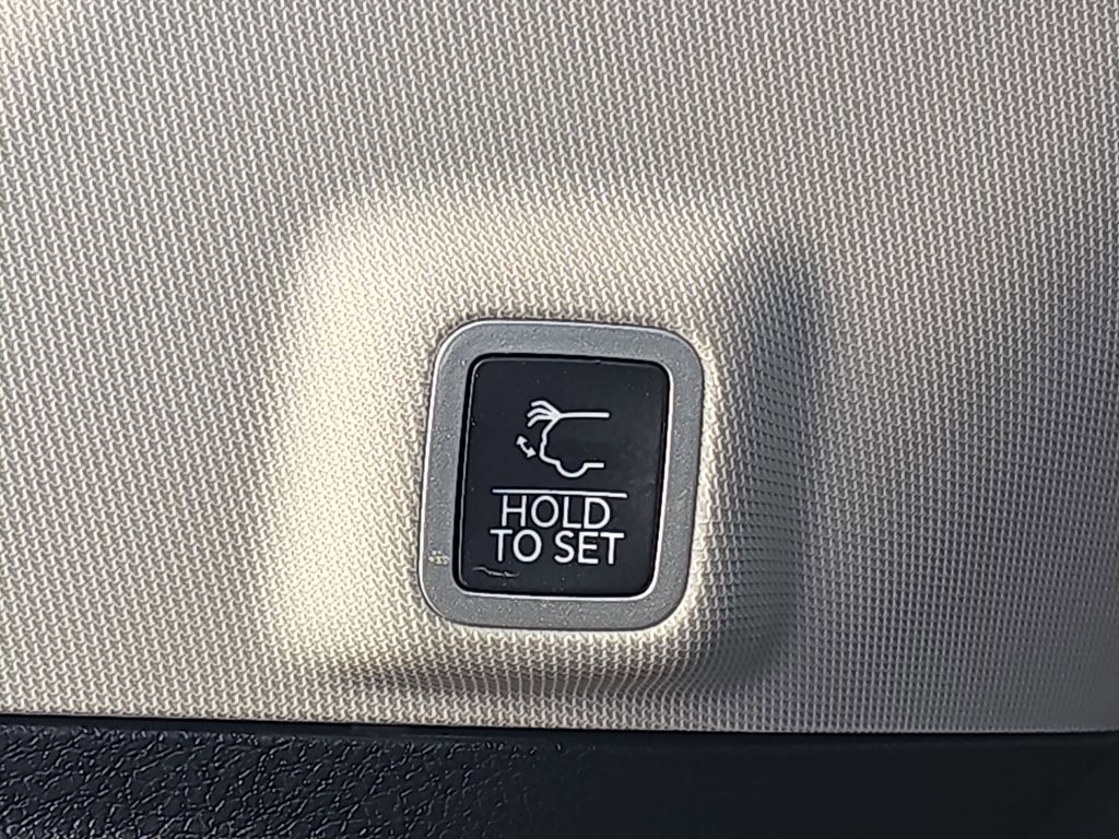 2023 JEEP GRAND CHEROKEE - Image 13