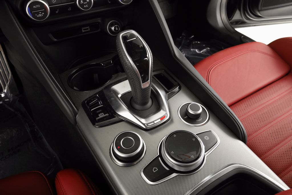 2025 Alfa Romeo Giulia Base - Photo 12