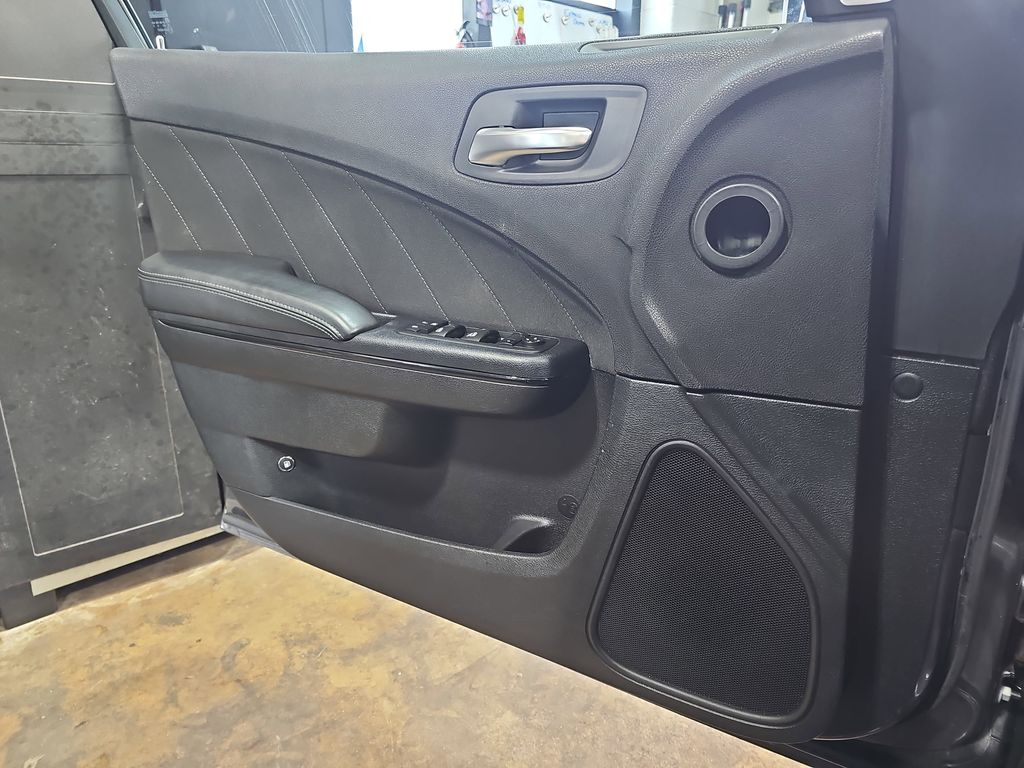 2017 DODGE CHARGER - Image 24