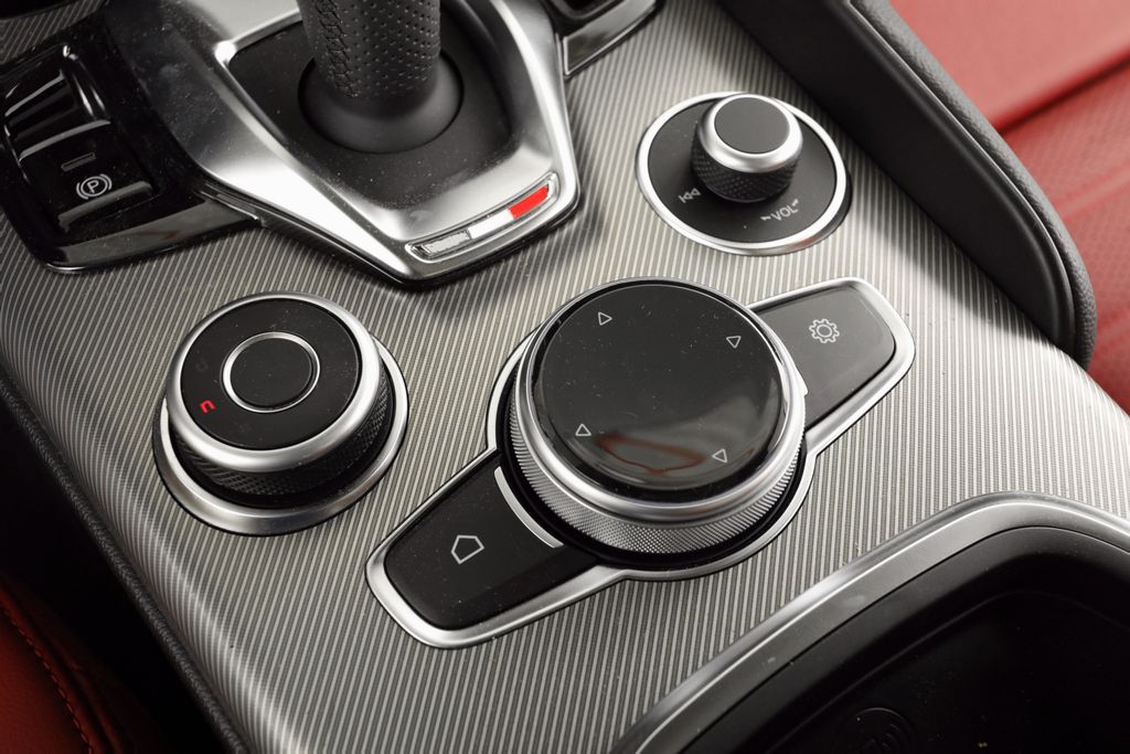 2025 Alfa Romeo Giulia Base - Photo 13