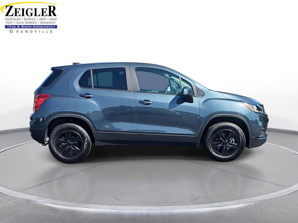 2022 Chevrolet Trax LS photo 4