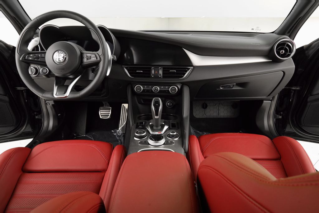 2025 Alfa Romeo Giulia Base - Photo 25