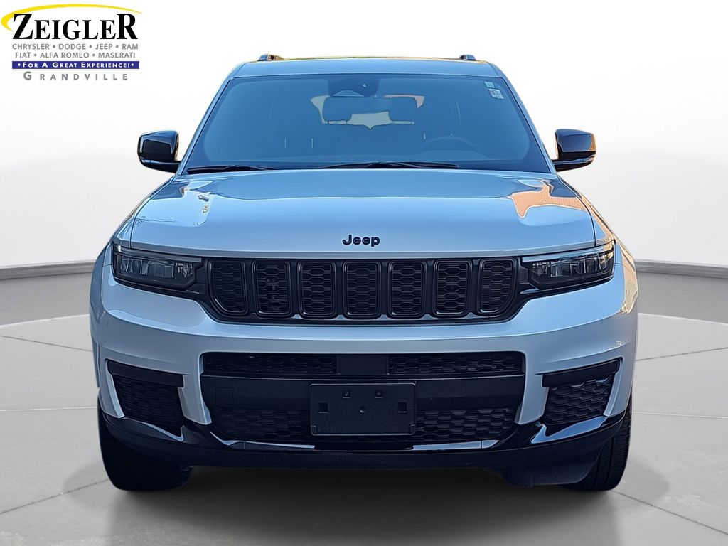 2023 Jeep Grand Cherokee Altitude photo 2