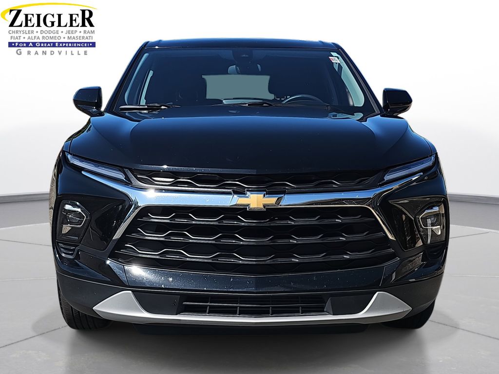 2025 Chevrolet Blazer 2LT photo 2