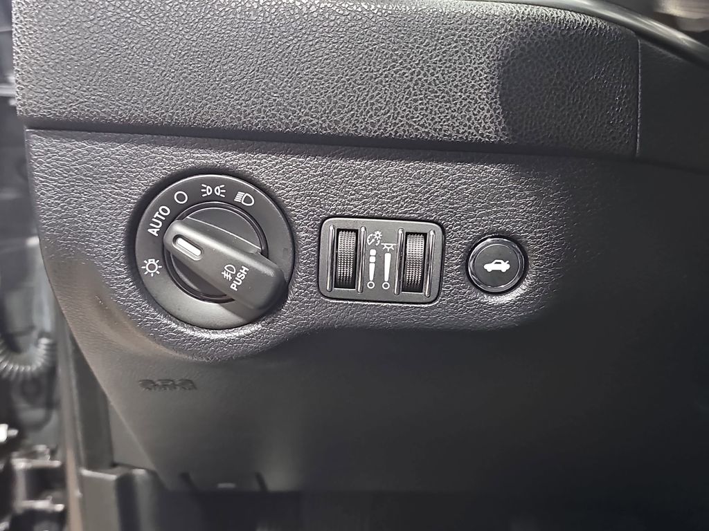 2017 DODGE CHARGER - Image 23