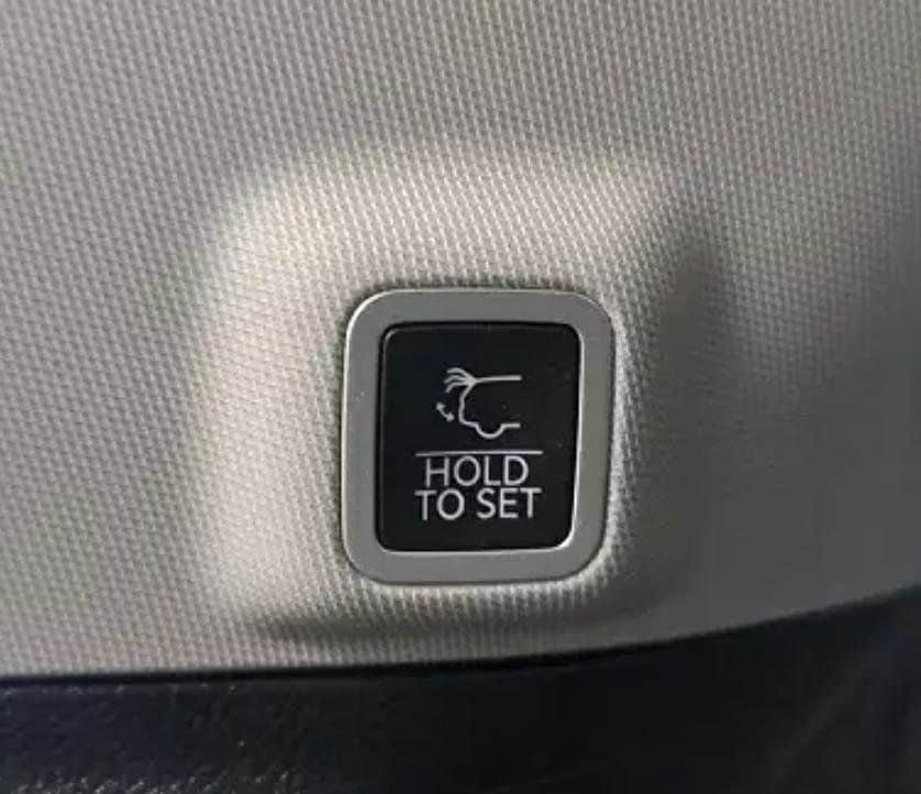 2023 JEEP GRAND CHEROKEE L - Image 17