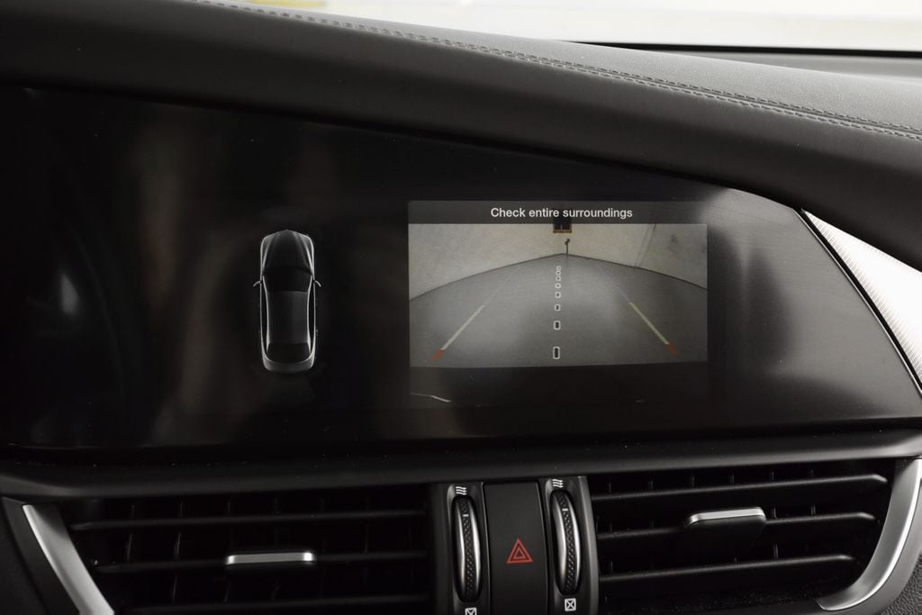 2025 Alfa Romeo Giulia Base - Photo 19