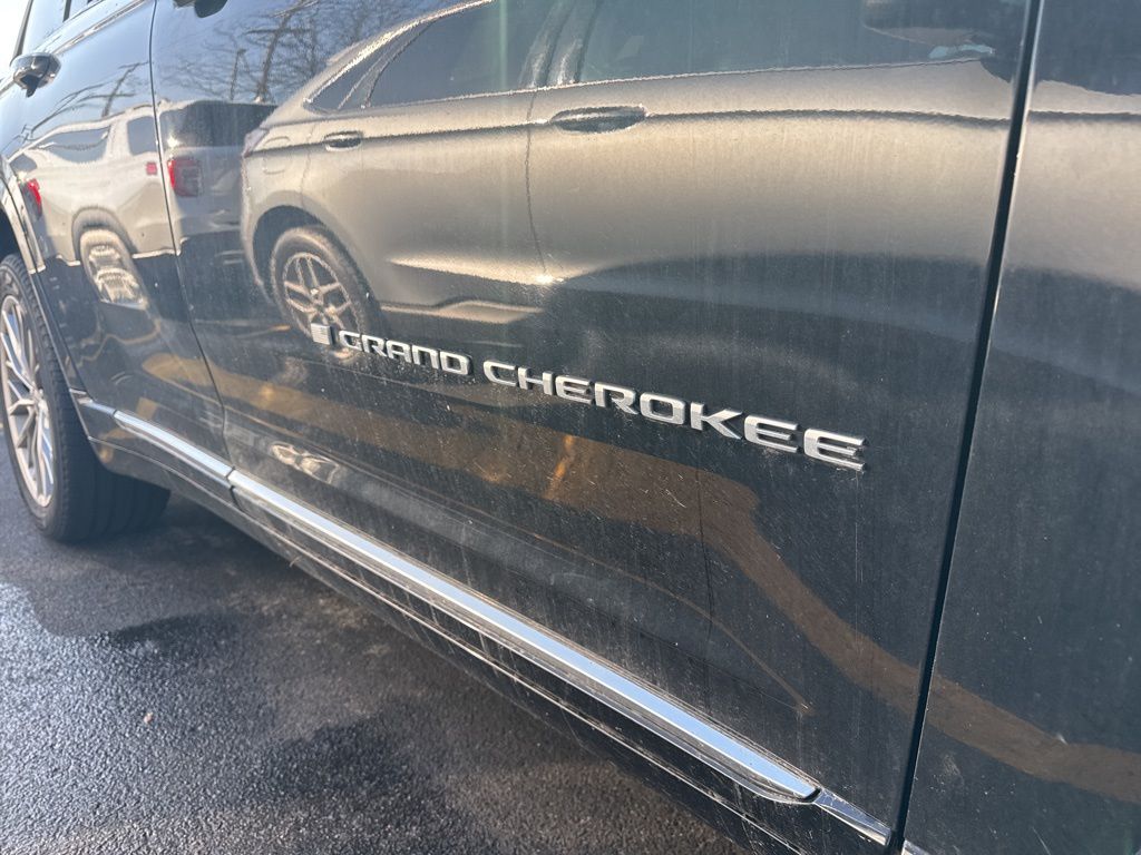 2023 JEEP GRAND CHEROKEE - Image 10