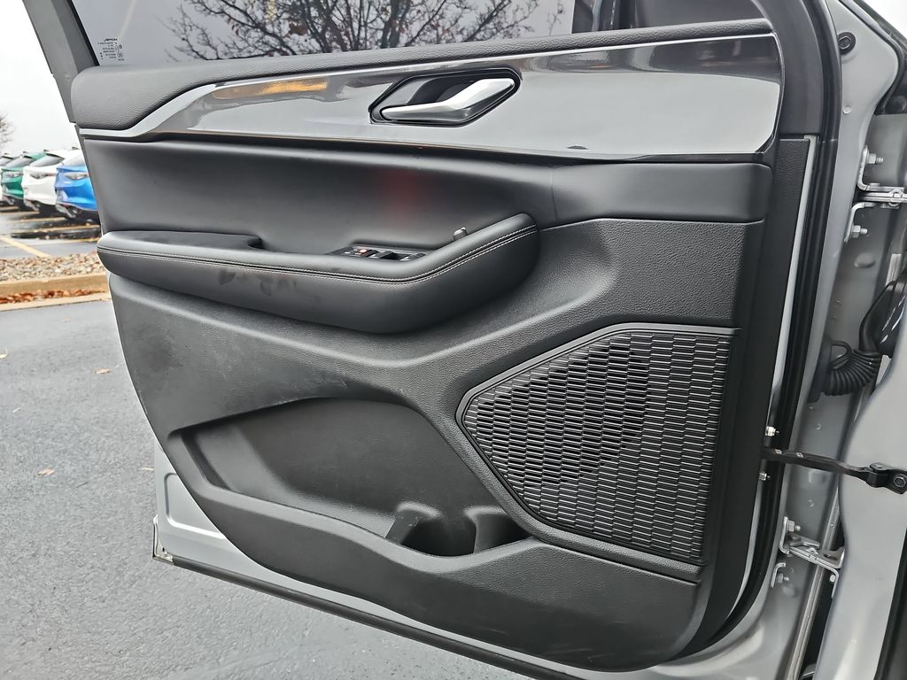 2023 JEEP GRAND CHEROKEE L - Image 29