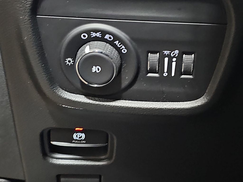 2023 JEEP GRAND CHEROKEE - Image 27