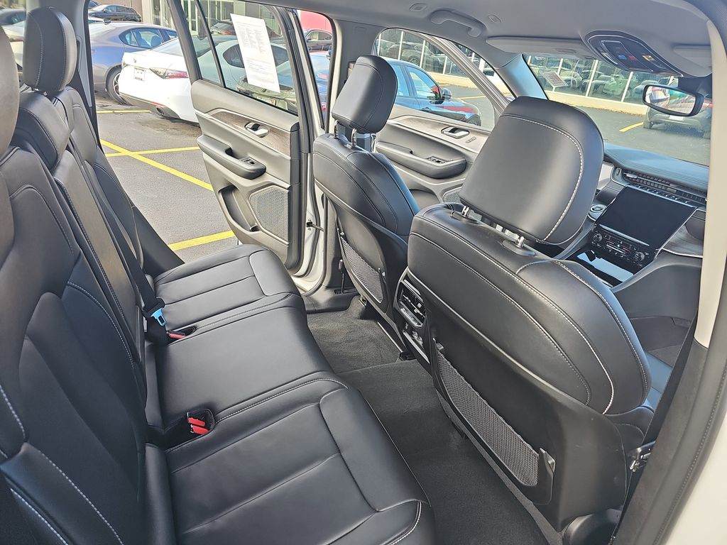 2023 JEEP GRAND CHEROKEE - Image 11