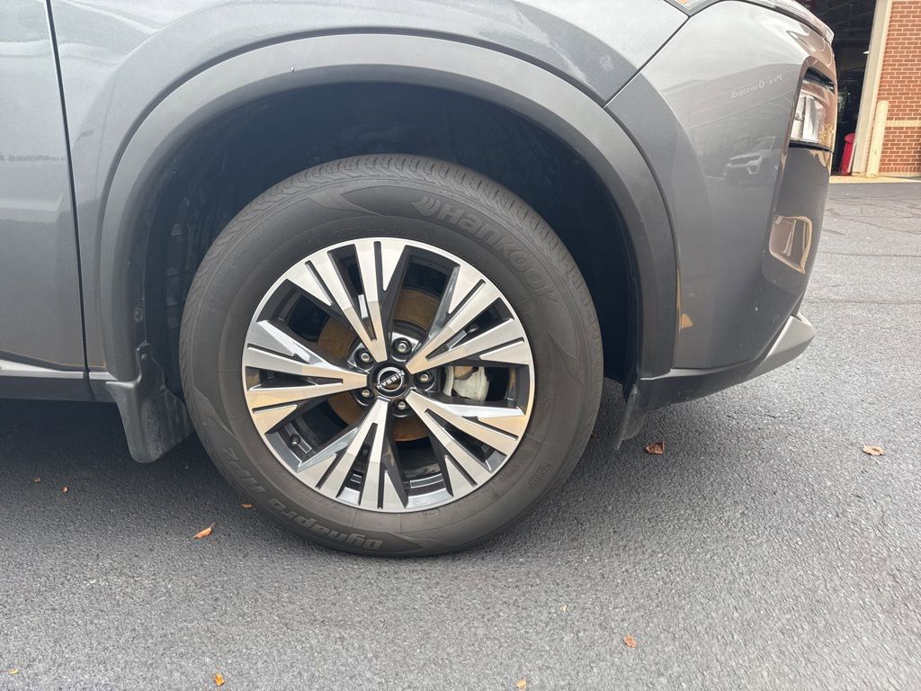 2022 Nissan Rogue SV photo 4