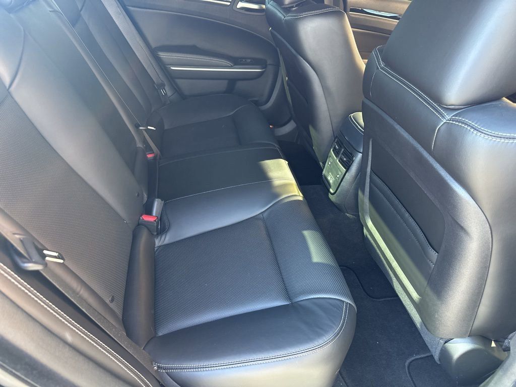 2023 CHRYSLER 300 - Image 10