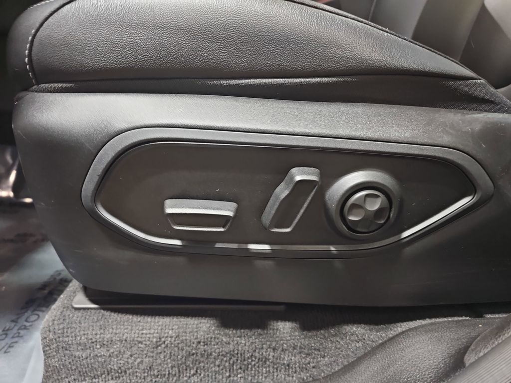 2023 JEEP GRAND CHEROKEE L - Image 30