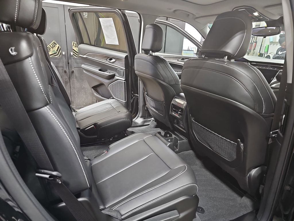 2023 JEEP GRAND CHEROKEE L - Image 11