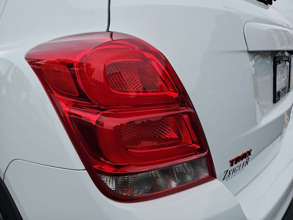 2022 CHEVROLET TRAX - Image 32
