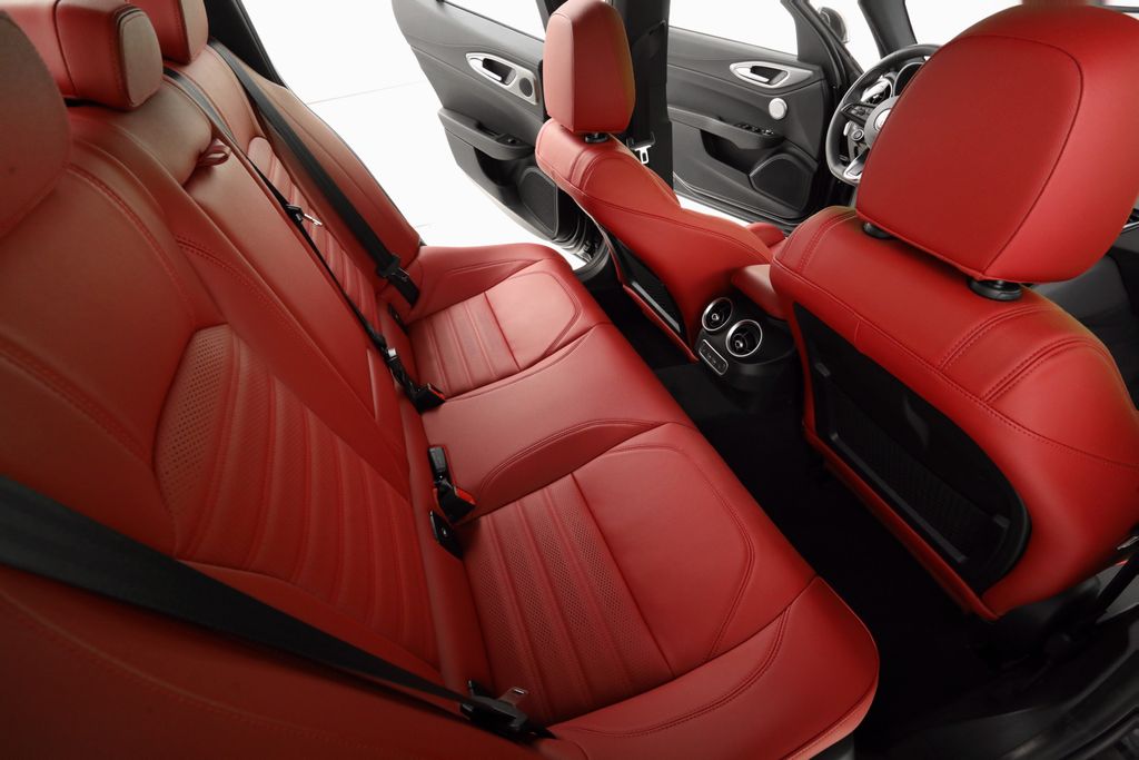 2025 Alfa Romeo Giulia Base - Photo 27