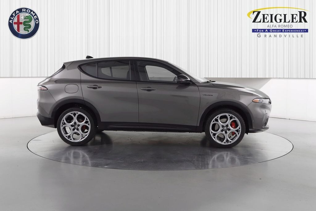 New 2025 Alfa Romeo Tonale Base SUV