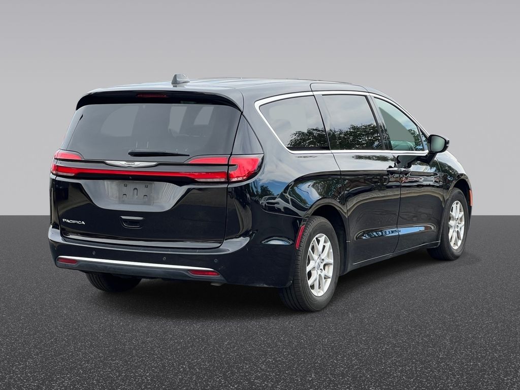 Used 2025 Chrysler Pacifica Select Van Passenger Van