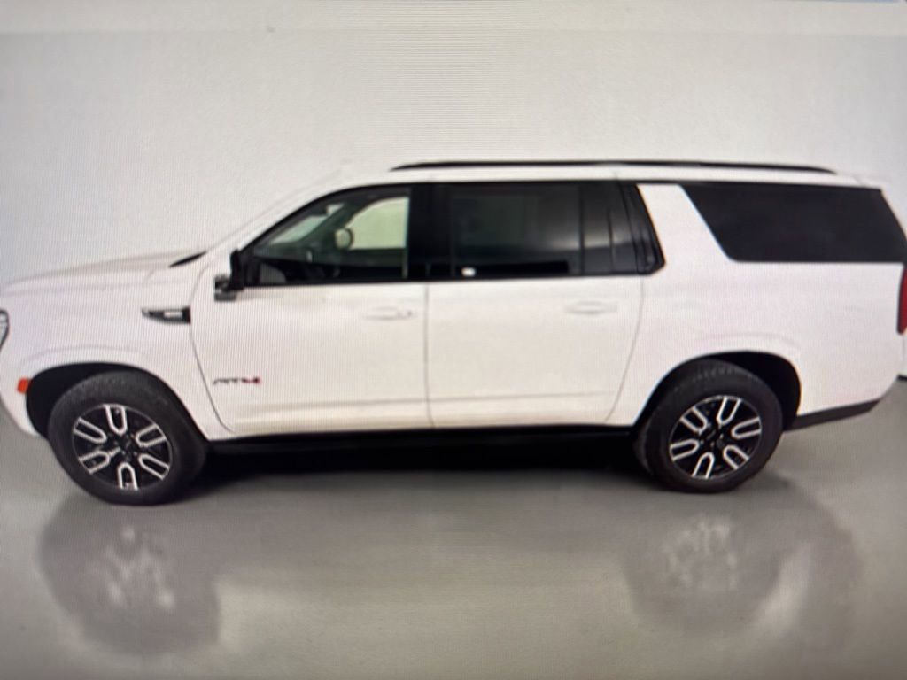 2024 Gmc Yukon XL AT4 photo 2