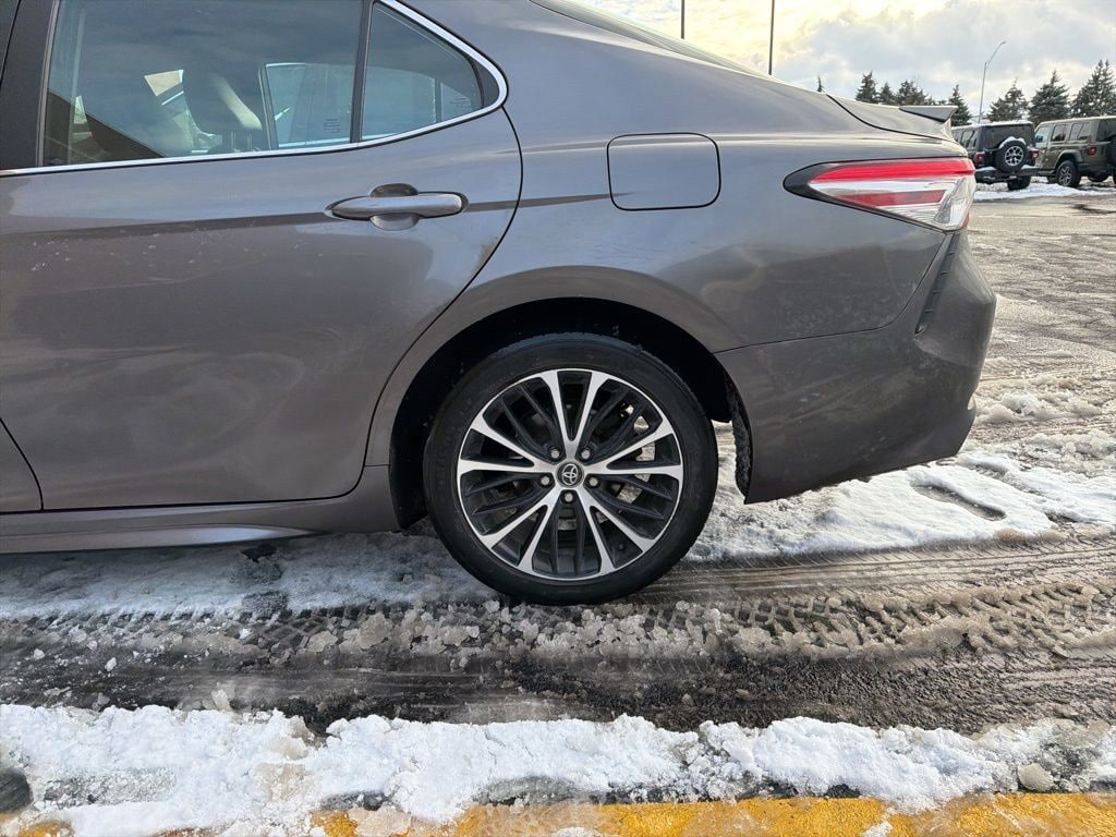 Used 2020 Toyota Camry SE Sedan