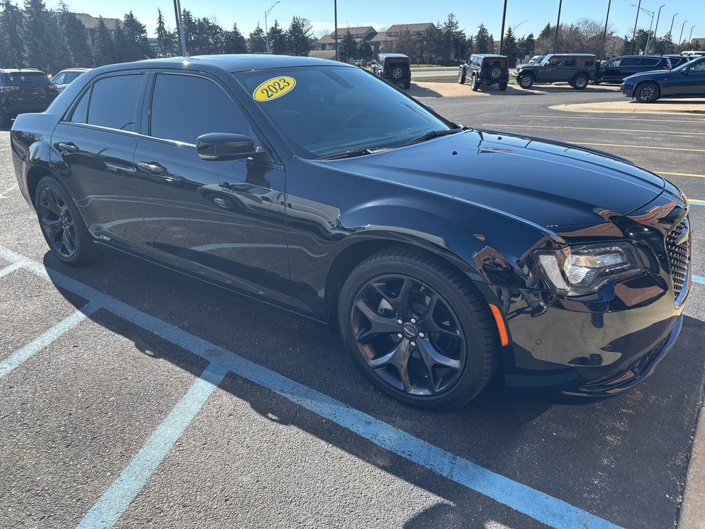 2023 CHRYSLER 300 - Image 12