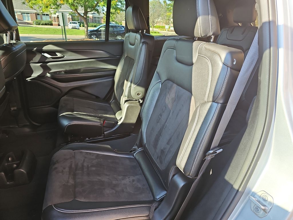 2023 JEEP GRAND CHEROKEE L - Image 17