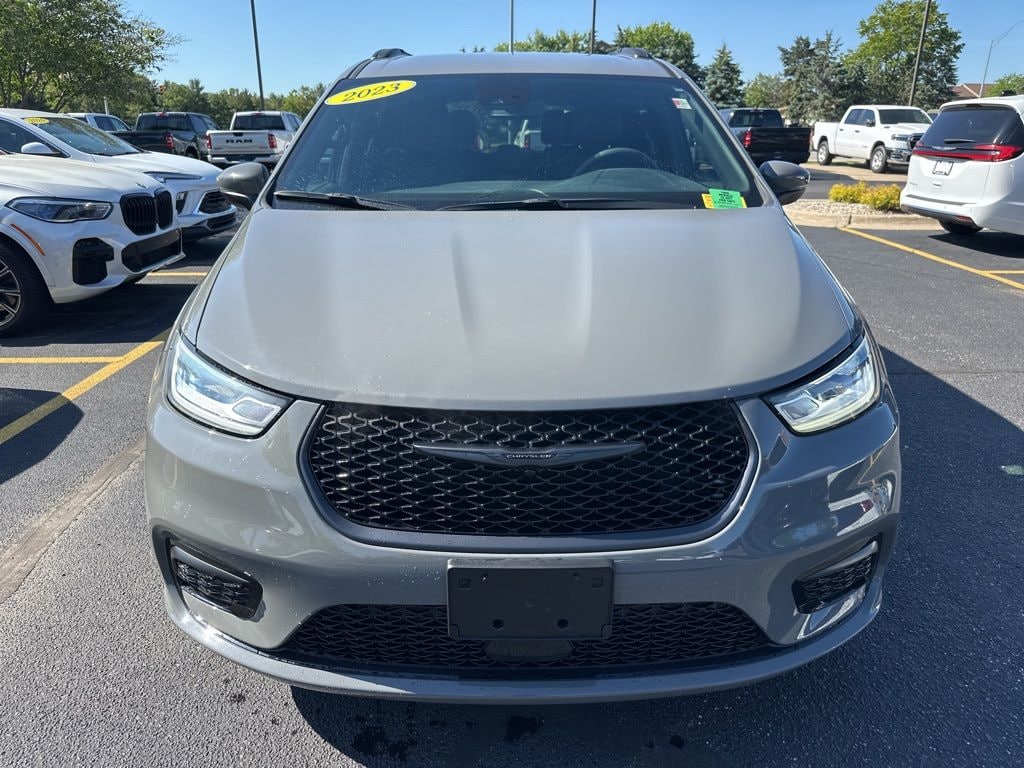 Used 2023 Chrysler Pacifica Touring L Van Passenger Van