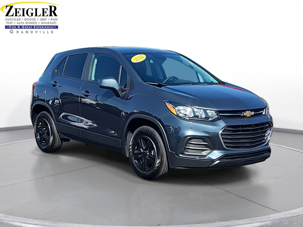 2022 Chevrolet Trax LS photo 3