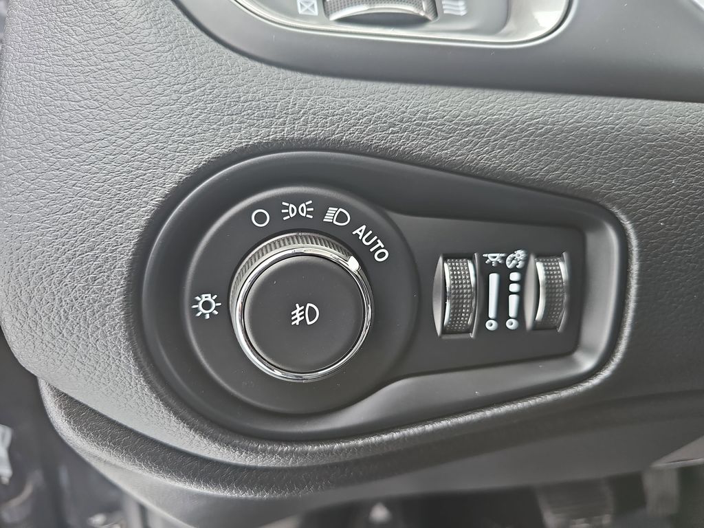 2023 JEEP RENEGADE - Image 23