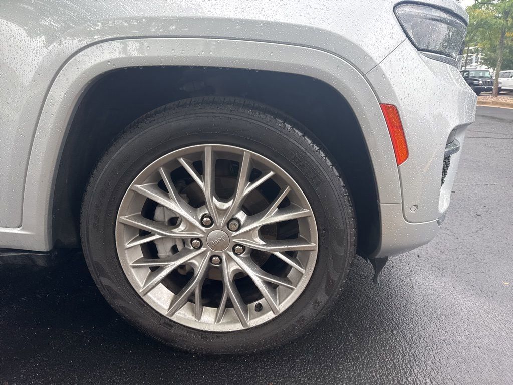 2023 Jeep Grand Cherokee Summit photo 4