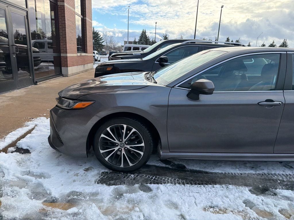Used 2020 Toyota Camry SE Sedan