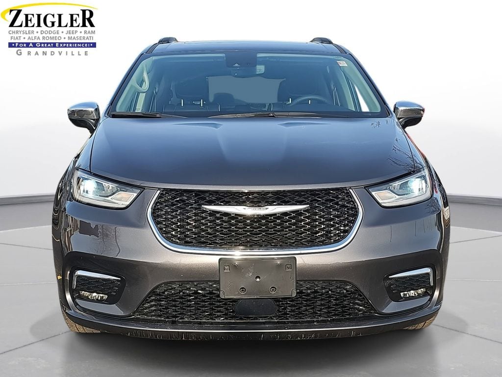 Used 2023 Chrysler Pacifica Limited Van Passenger Van