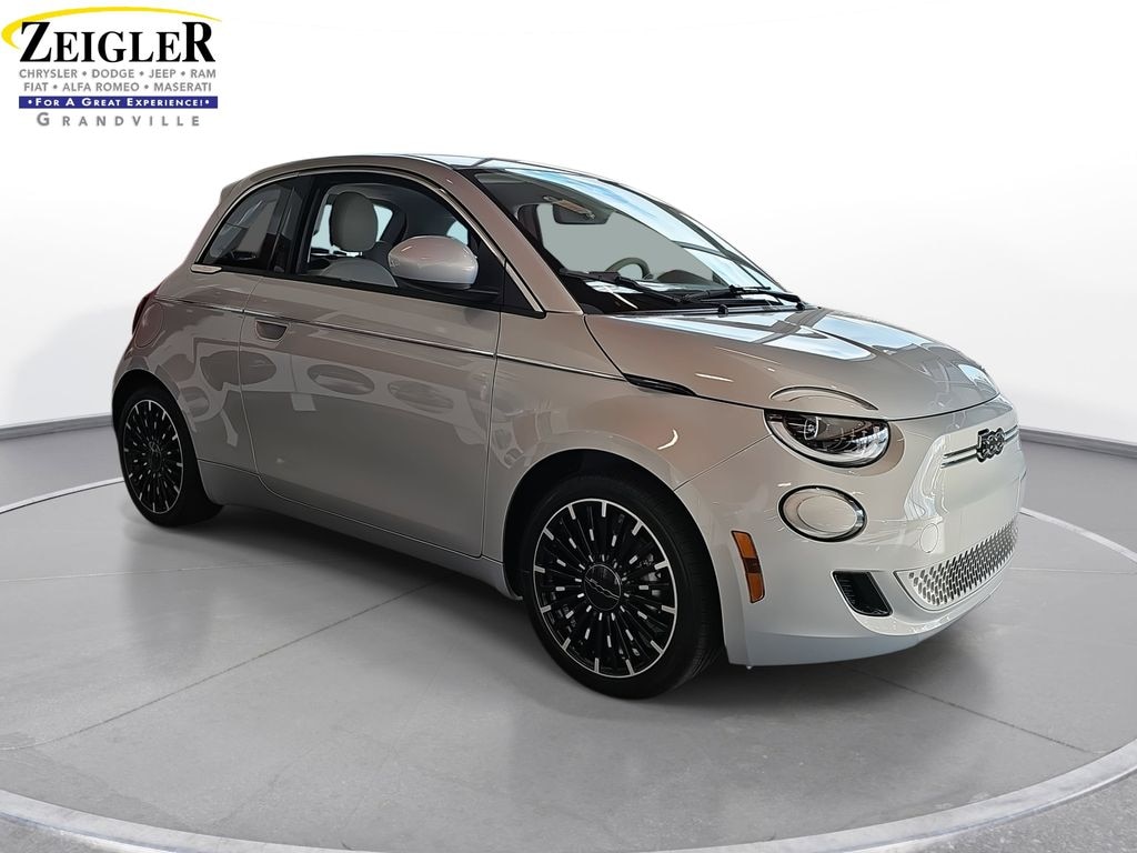 New 2025 FIAT 500e Base Hatchback