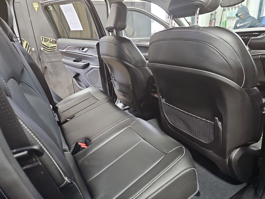 2023 JEEP GRAND CHEROKEE - Image 11