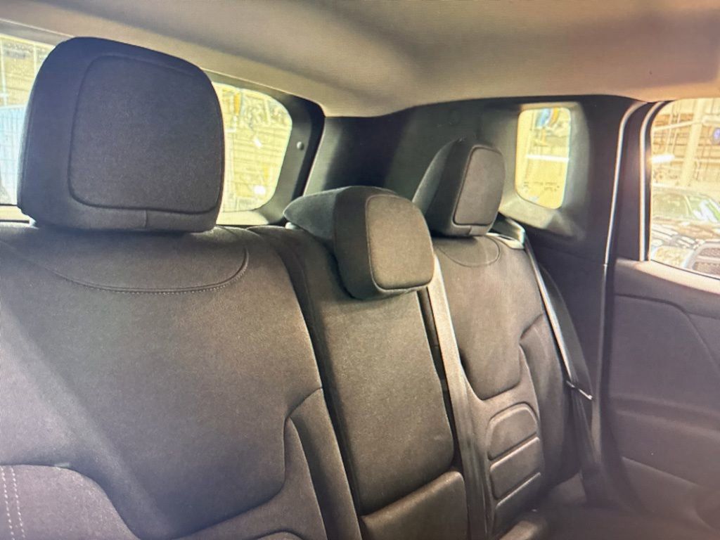 2022 Jeep Renegade Latitude photo 3