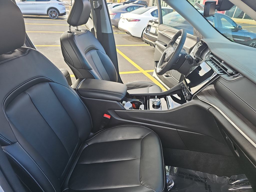 2023 JEEP GRAND CHEROKEE - Image 10