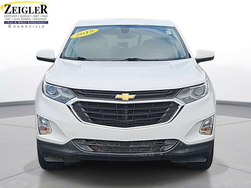 2018 Chevrolet Equinox LT photo 2
