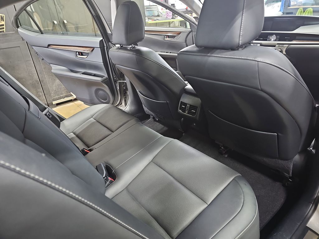 2016 LEXUS ES - Image 11