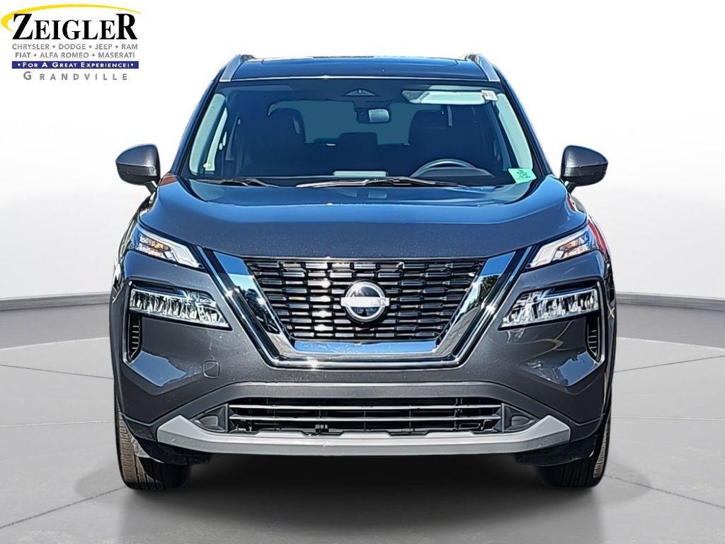 2022 Nissan Rogue SV photo 2