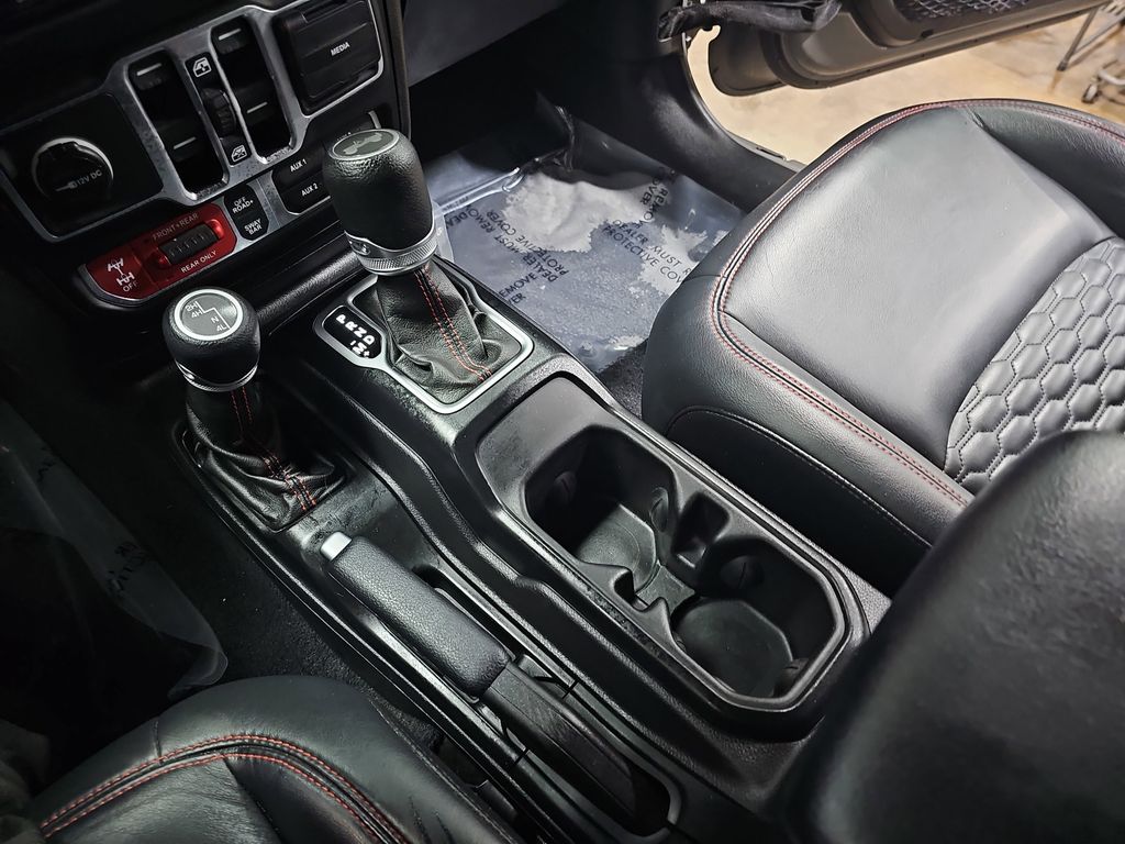 2021 JEEP WRANGLER - Image 25