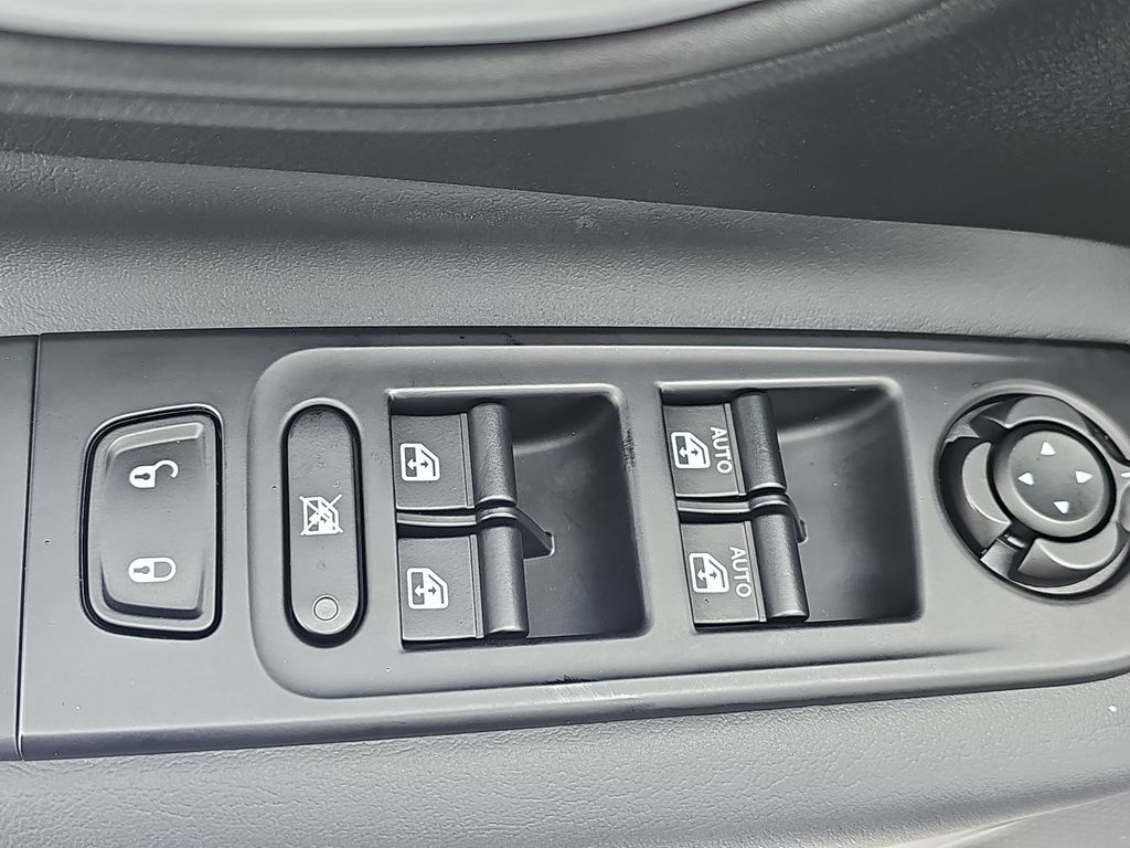 2023 JEEP RENEGADE - Image 25