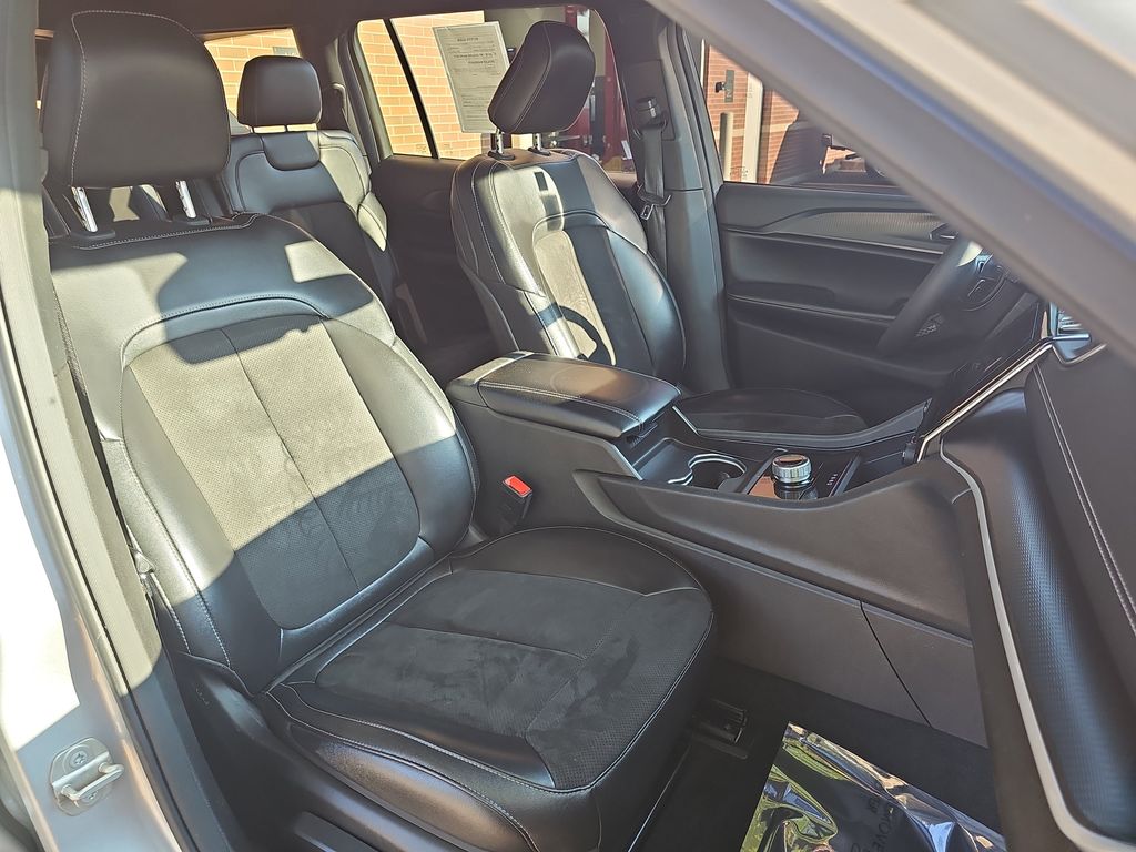 2023 JEEP GRAND CHEROKEE L - Image 10