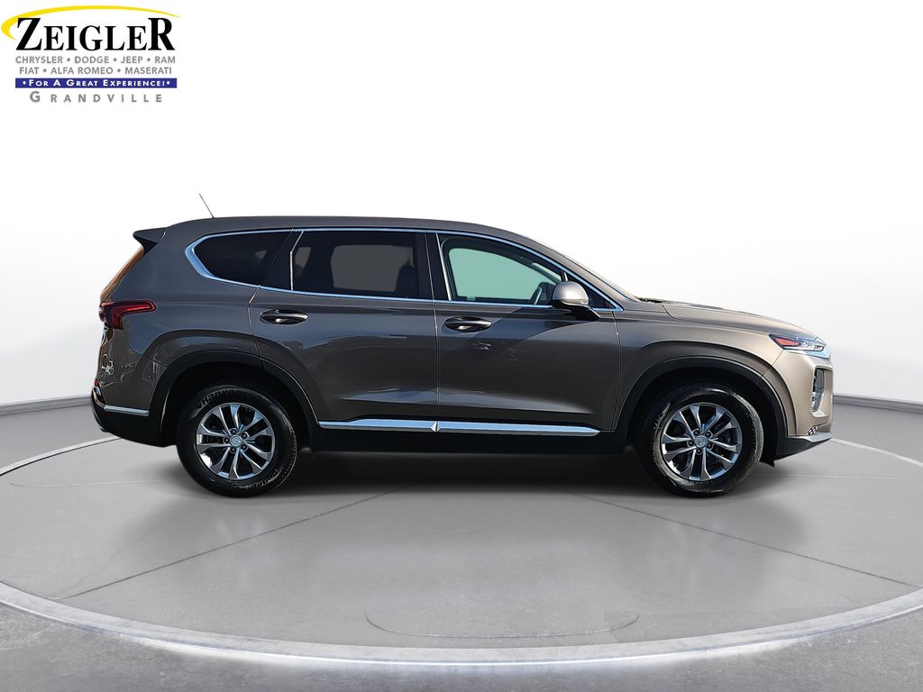 2019 Hyundai Santa Fe SE photo 4