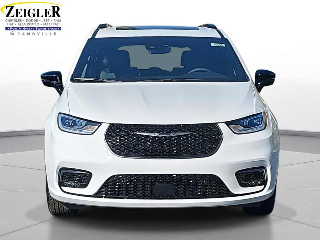 New 2026 Chrysler Pacifica Limited Van Passenger Van