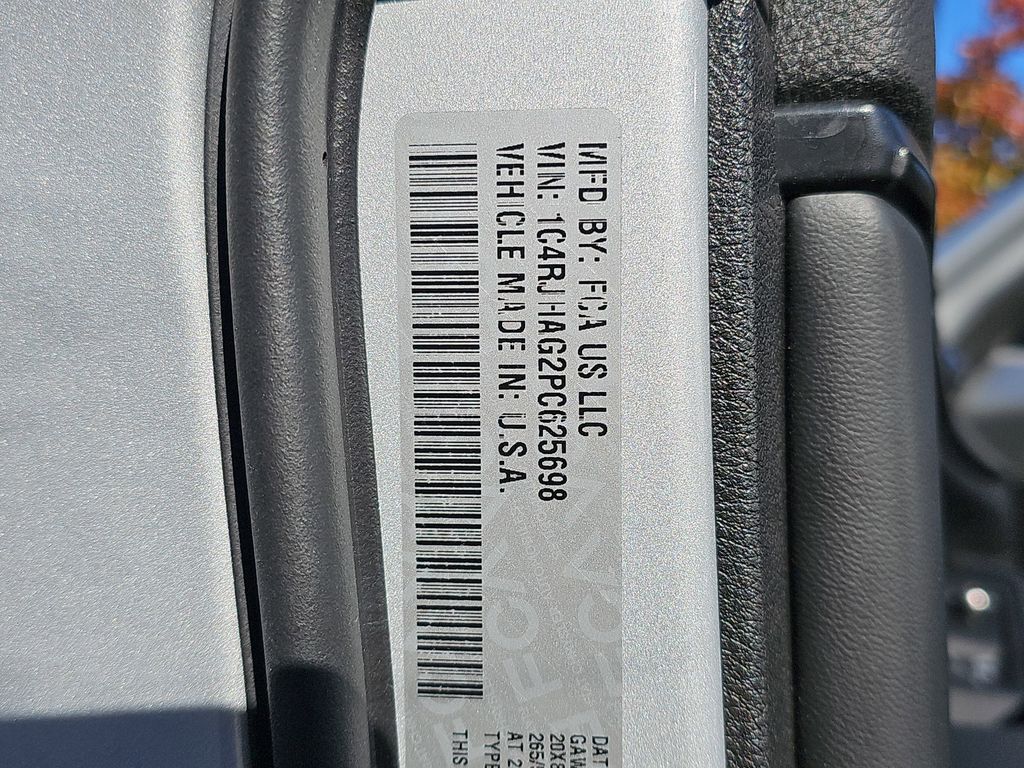 2023 JEEP GRAND CHEROKEE - Image 36