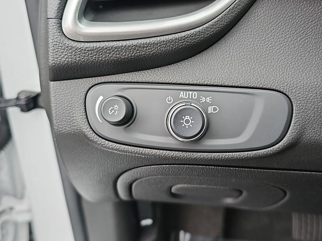 2022 CHEVROLET TRAX - Image 24