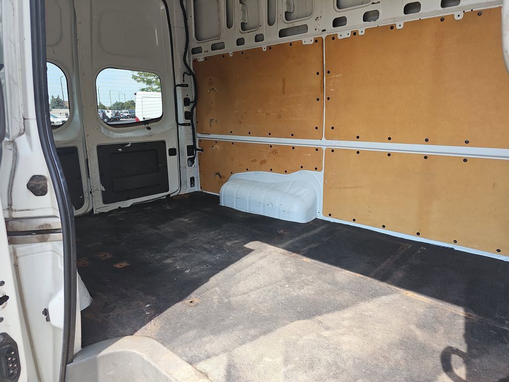 2020 NISSAN NV - Image 11